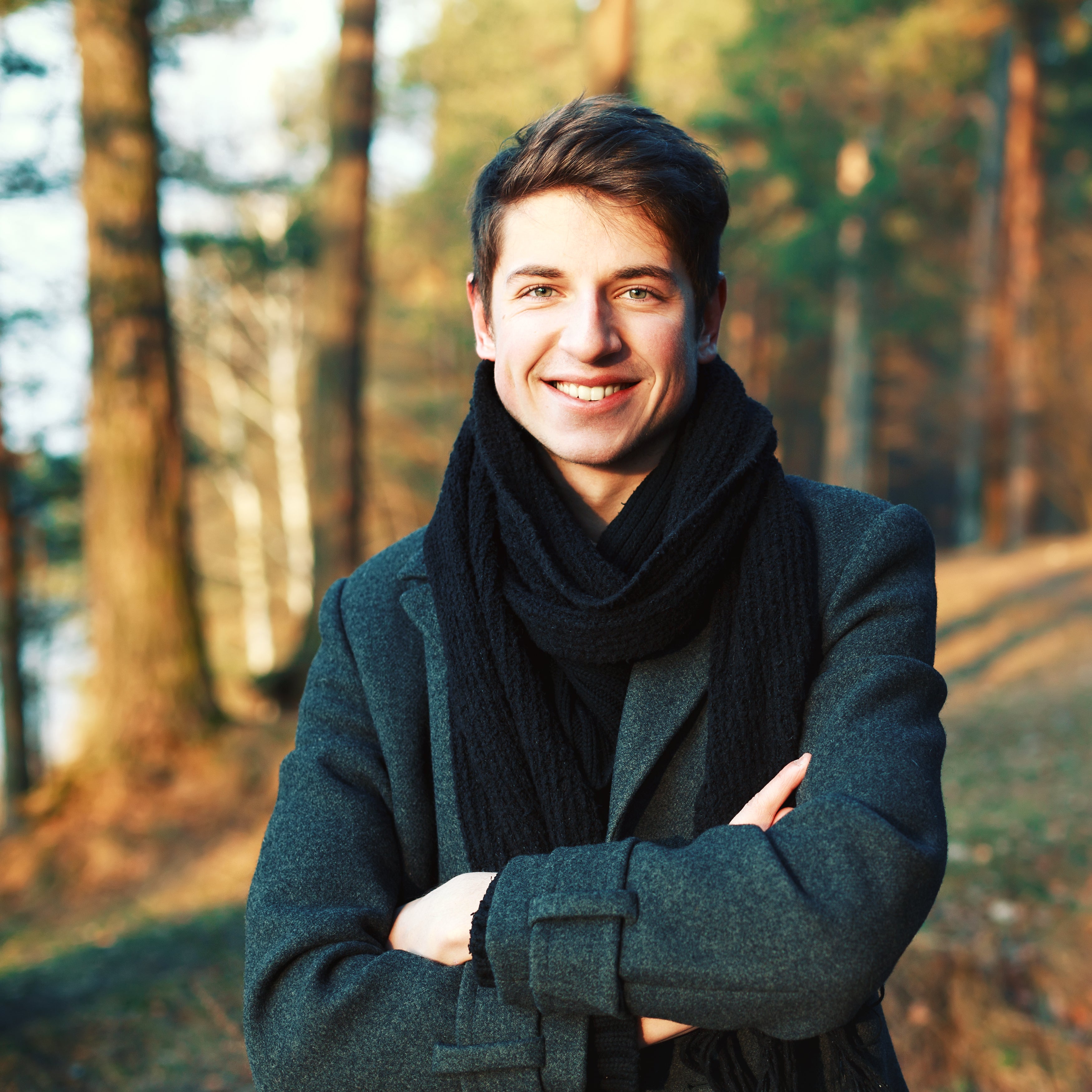 files/smiling-young-man-with-crossed-arms-outdoors.jpg
